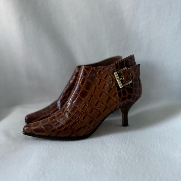 Donald J Pliner Size 6M Caramel Brown Leather “Snake Skin” Style Booties. - Picture 5 of 16